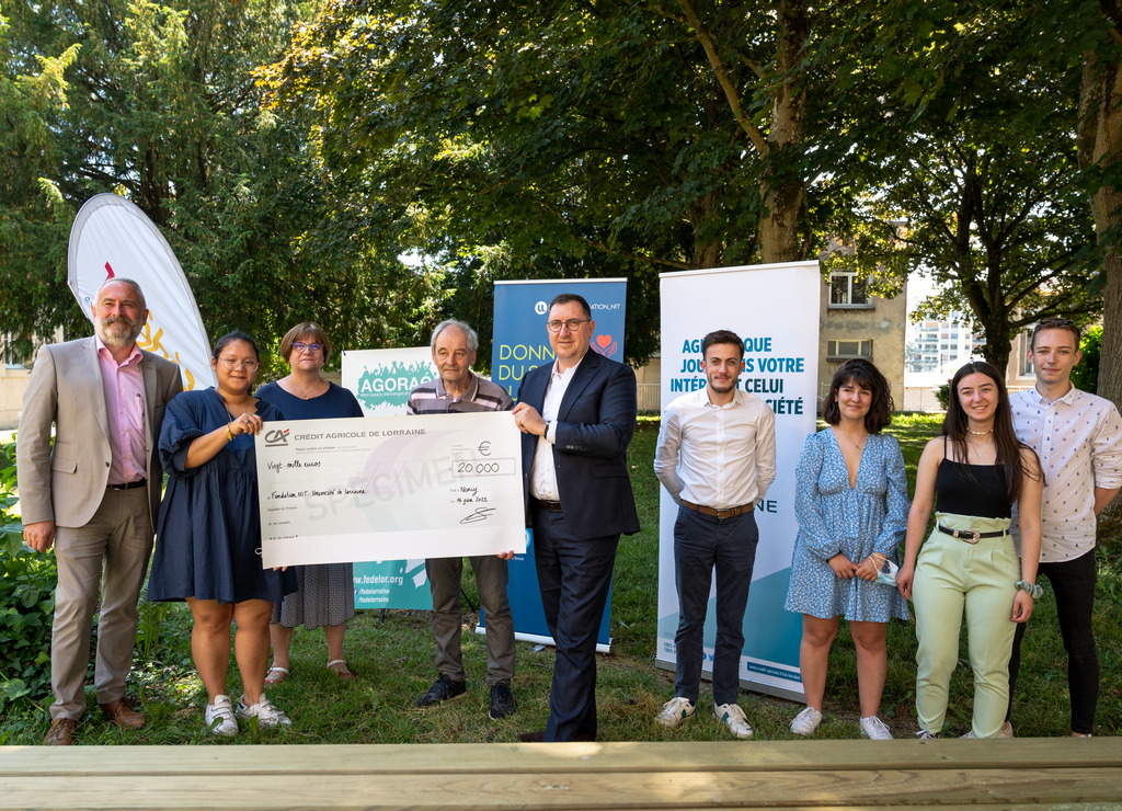 Remise du don du Crédit Agricole de Lorraine